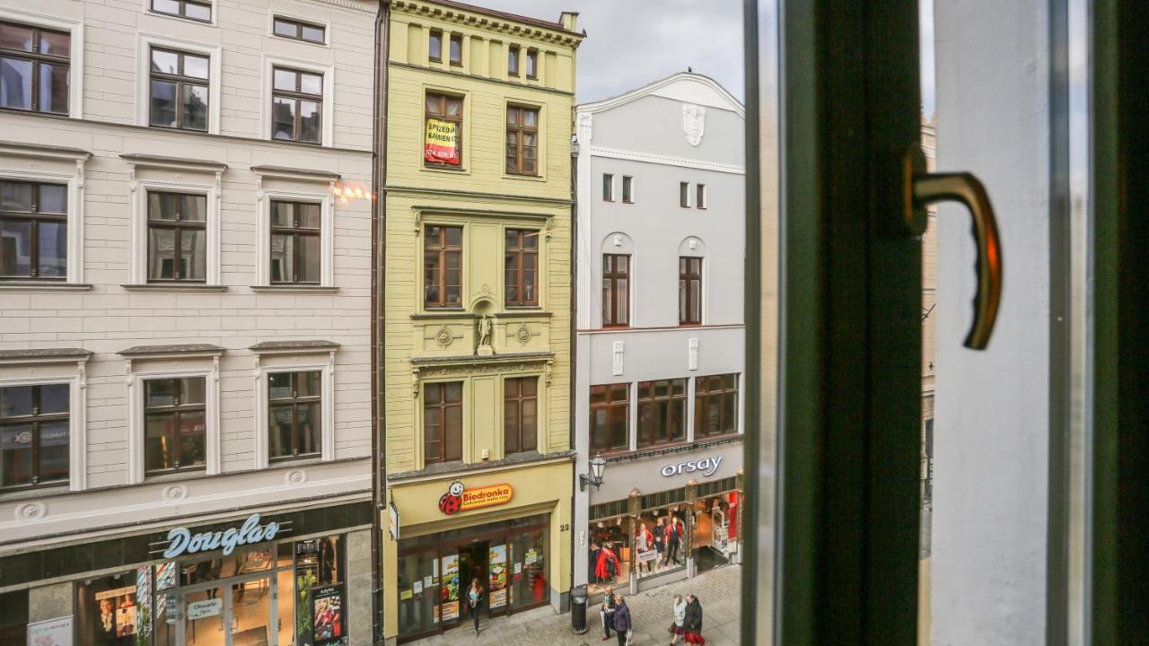 Szeroka 23 *
